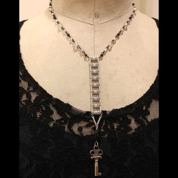 Long Silver Key Assemblage Necklace - Fatto a Mano Antiques - 2