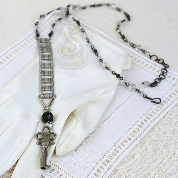 Long Silver Key Assemblage Necklace - Fatto a Mano Antiques - 4